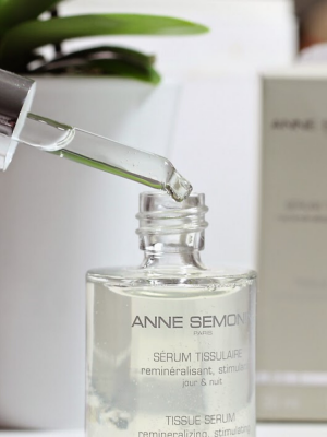 close up image of Anne Semonin tissue serum