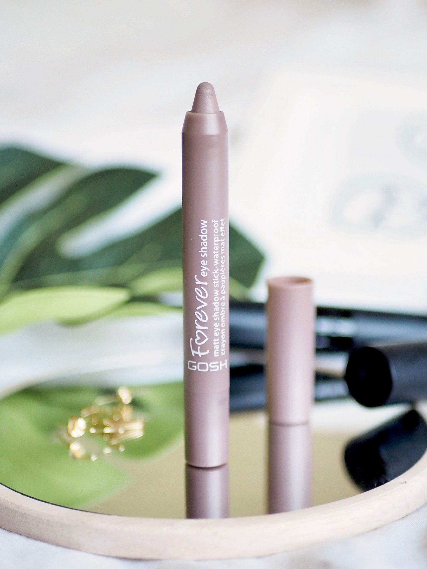 everyone needs a good taupe eyeshadow and this gosh forever cream eyeshadow stick in twisted brown is perfect